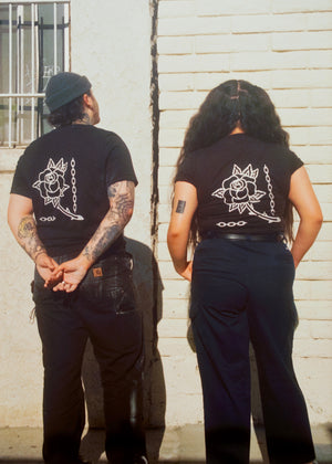 Unisex Cadenas y Espinas Graphic Tee